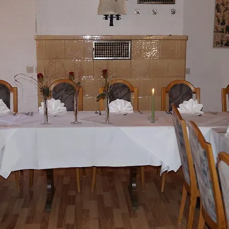 Landgasthof Gruner Baum Штайнау-ан-дер-Штрасе